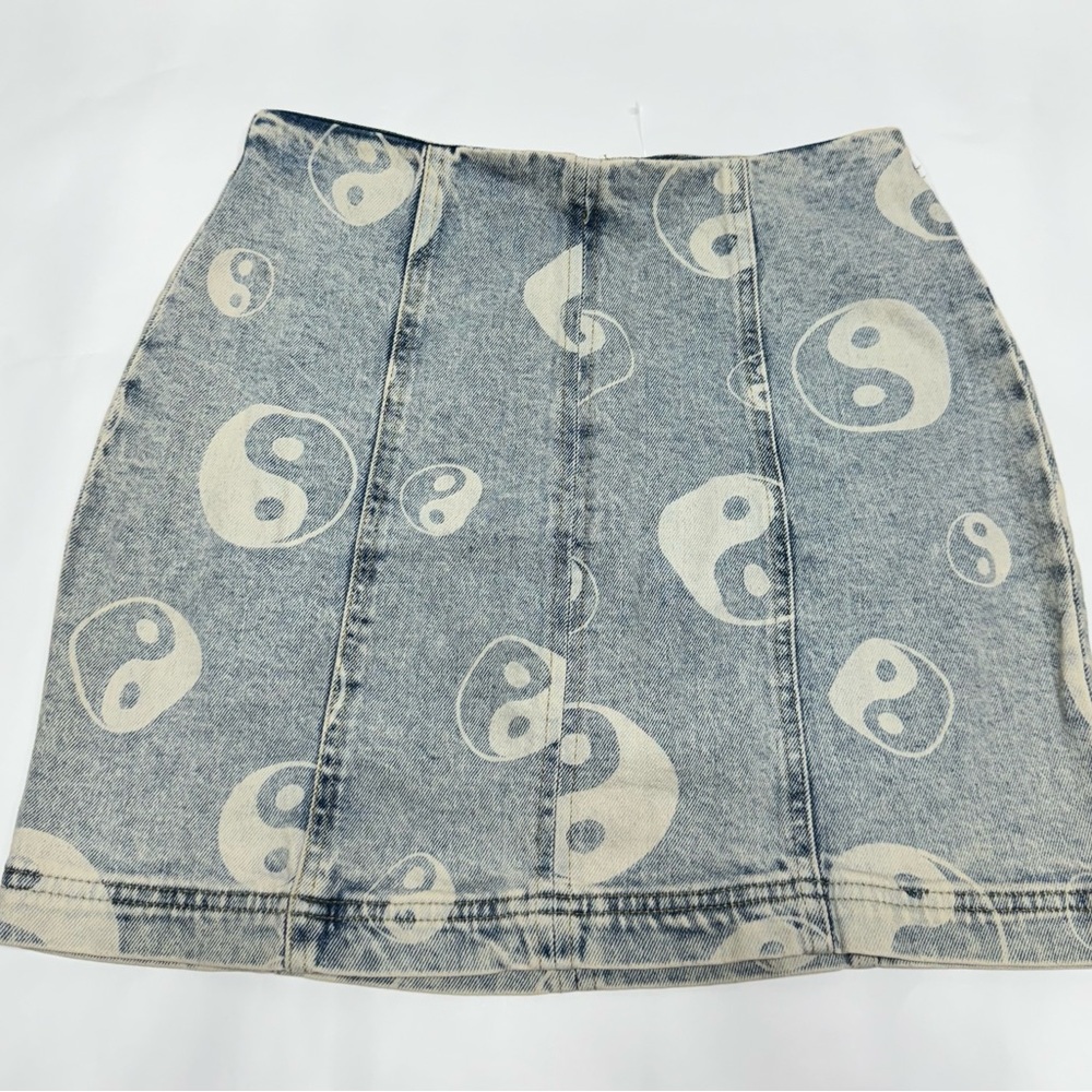 Tinseltown Junior’s Ying Yang Print Denim Skirt Sz XS NWTS